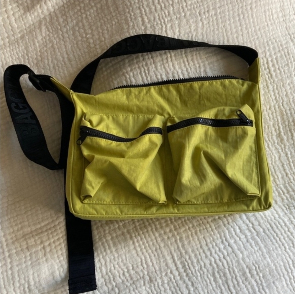 BAGGU Medium Cargo Crossbody Lemongrass
